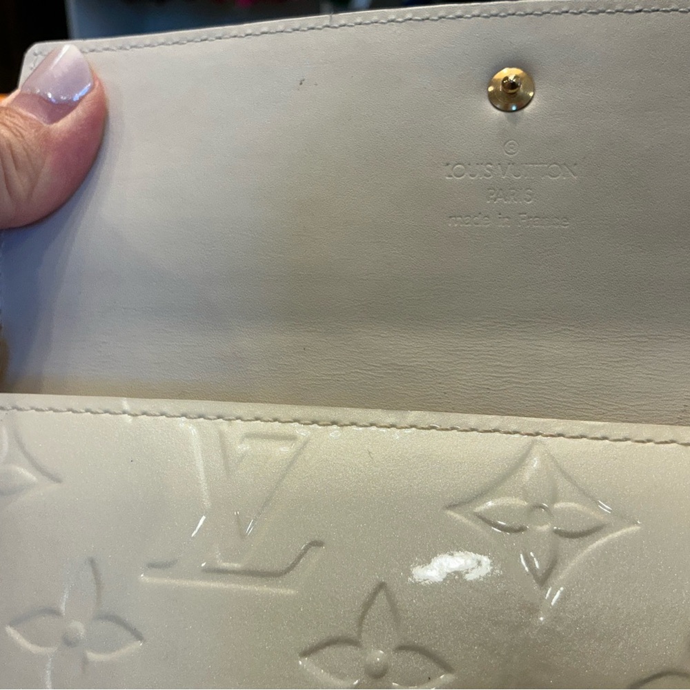 Louis Vuitton Ivory Sarah Vernis Wallet - Picture 10 of 11